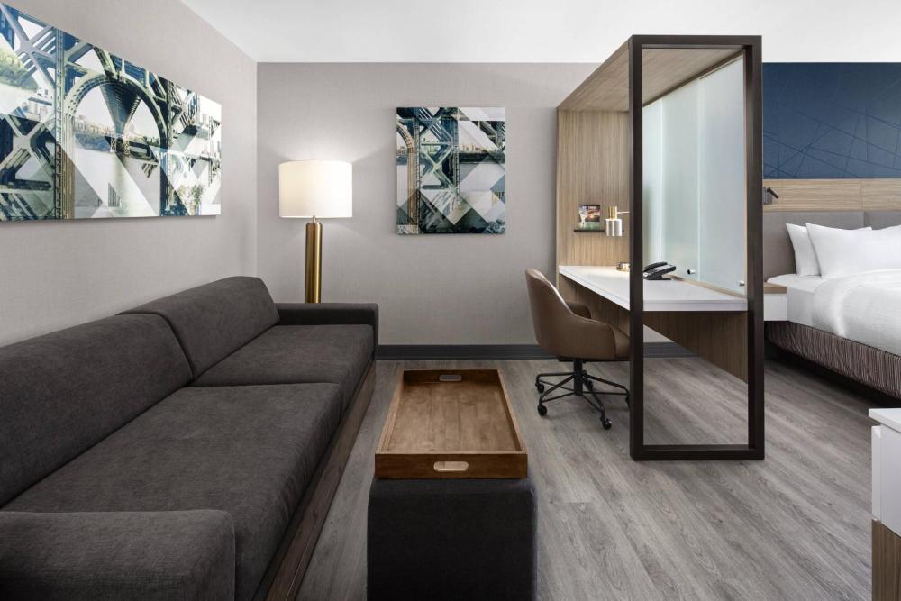 King Suite with Trundle Bed interior