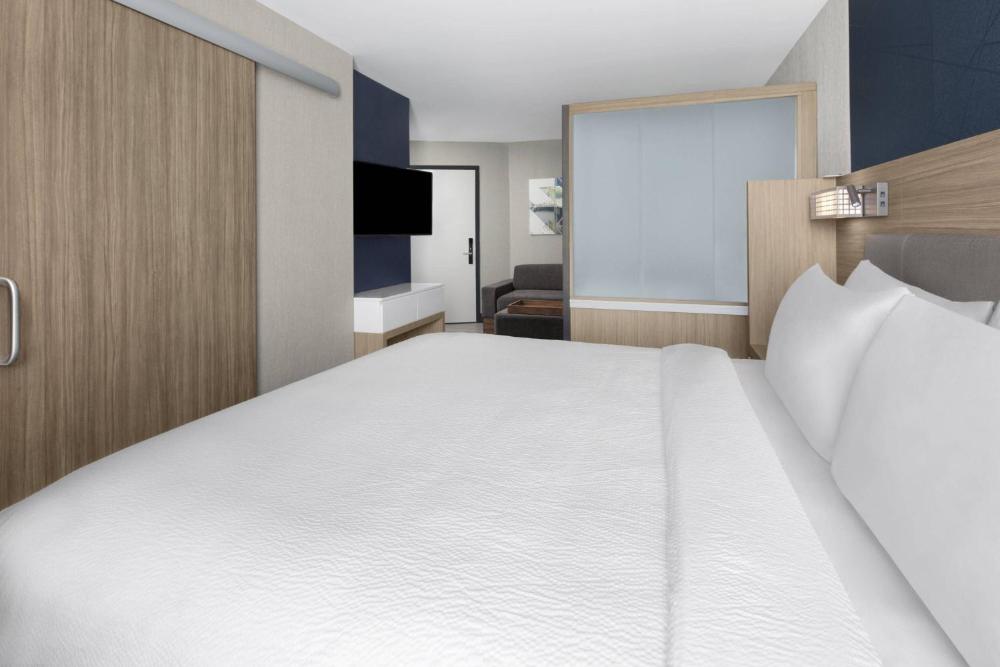 King Studio Suite - Hearing Accessible interior